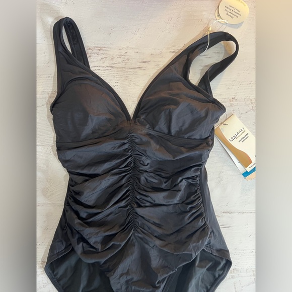 Coco Reef Contours Shapemaker Swimwear - Picture 3 of 8